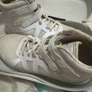 Nfinity Beast Mid Top in White